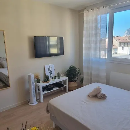 Le Grenoblois Апартаменты *